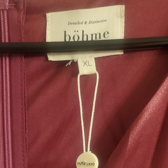 Elegant Burgundy Evening Gown - Picture 2 of 4